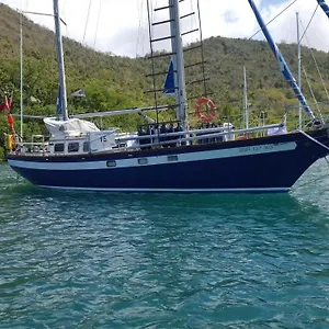 On A Beautiful Ocean Going Classic Schooner! Bateau-hôtel