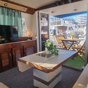 Beautiful And Comfy Boat In With Boat Tour Option Bateau-hôtel
